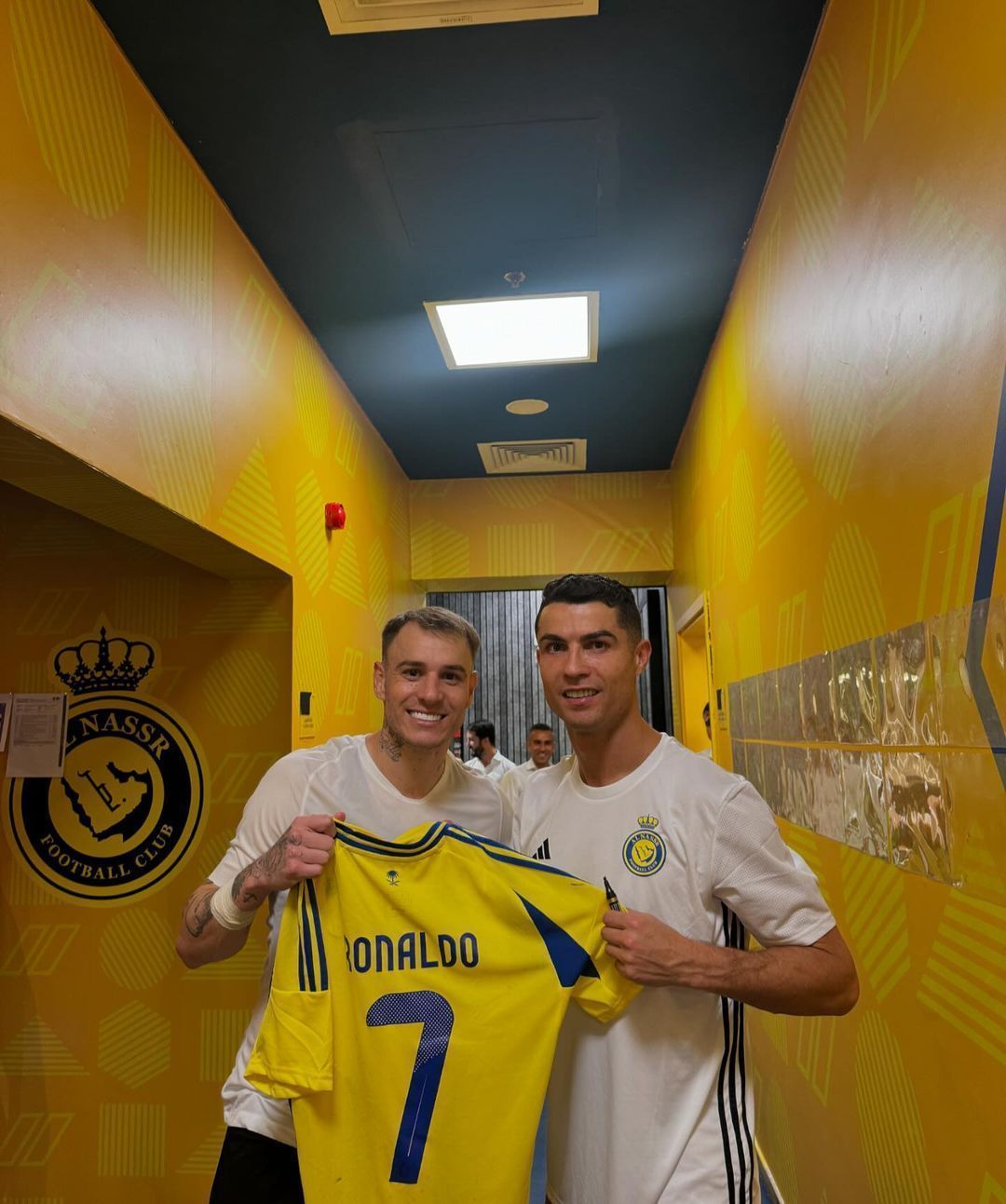 Róger Guedes e Cristiano Ronaldo