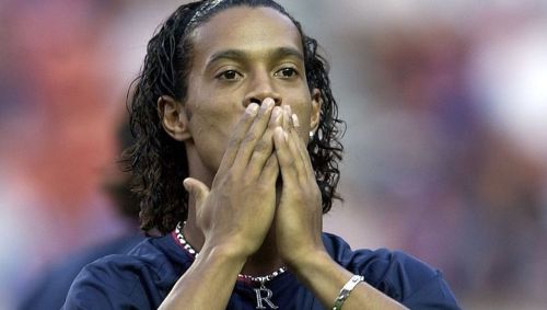 Ronaldinho Gaúcho defendeu o PSG entre 2001 e 2003