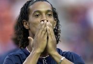 Técnico do Arsenal conta como era dividir quarto com Ronaldinho: "Muita energia"