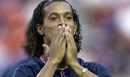 Ronaldinho Gaúcho defendeu o PSG entre 2001 e 2003