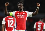 Arsenal controla PSG em casa e vence primeira na Champions League