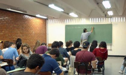 Serasa oferece bolsas em programação a jovens de baixa renda