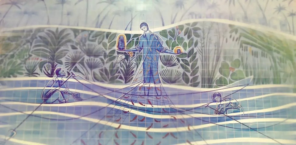 Imagem que retrata o momento em que pescadores encontram imagem de Nossa Senhora Aparecida • Santuário Nacional