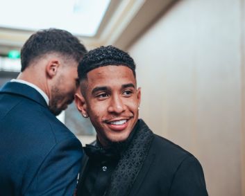 Savinho e Rúben Dias, do Manchester City, no Bola de Ouro