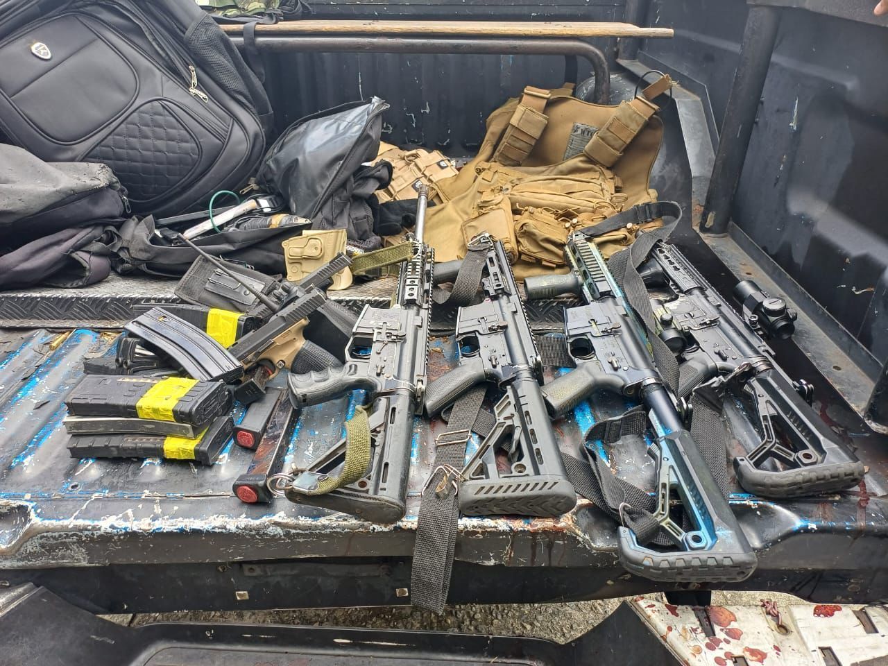 Fuzis apreendidos pela Polícia Militar na comunidade da Muzema, na Zona Oeste • Divulgação PMERJ