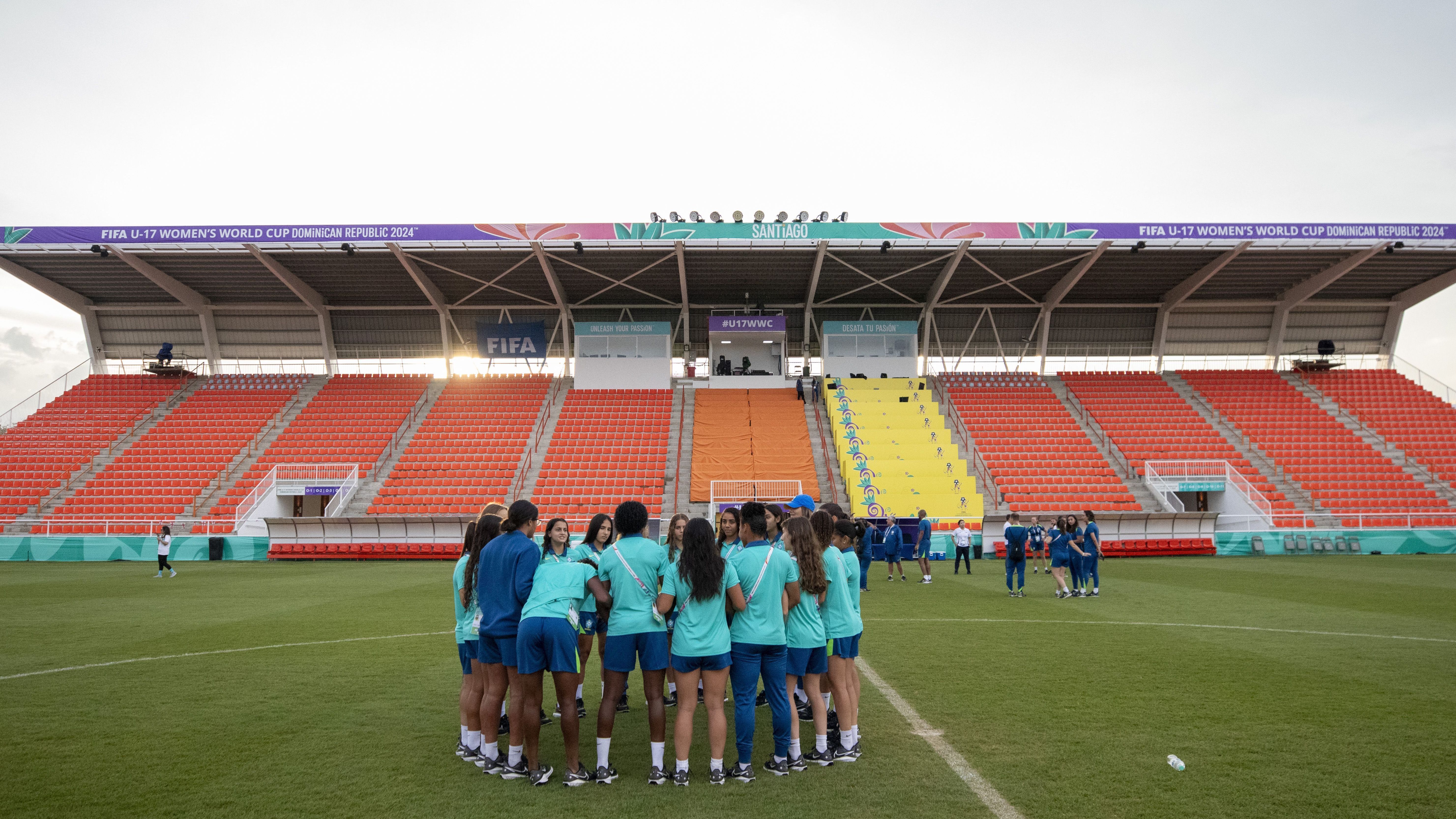 Seleção Brasileira feminina sub-17 em treino no Estádio Cibao FC, em Santiago de los Caballeros, na República Dominicana