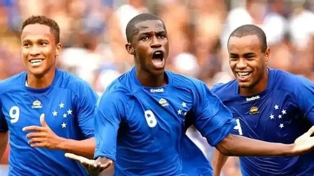 Soares (à esq.) foi vice-campeão da Libertadores de 2009 com o Cruzeiro