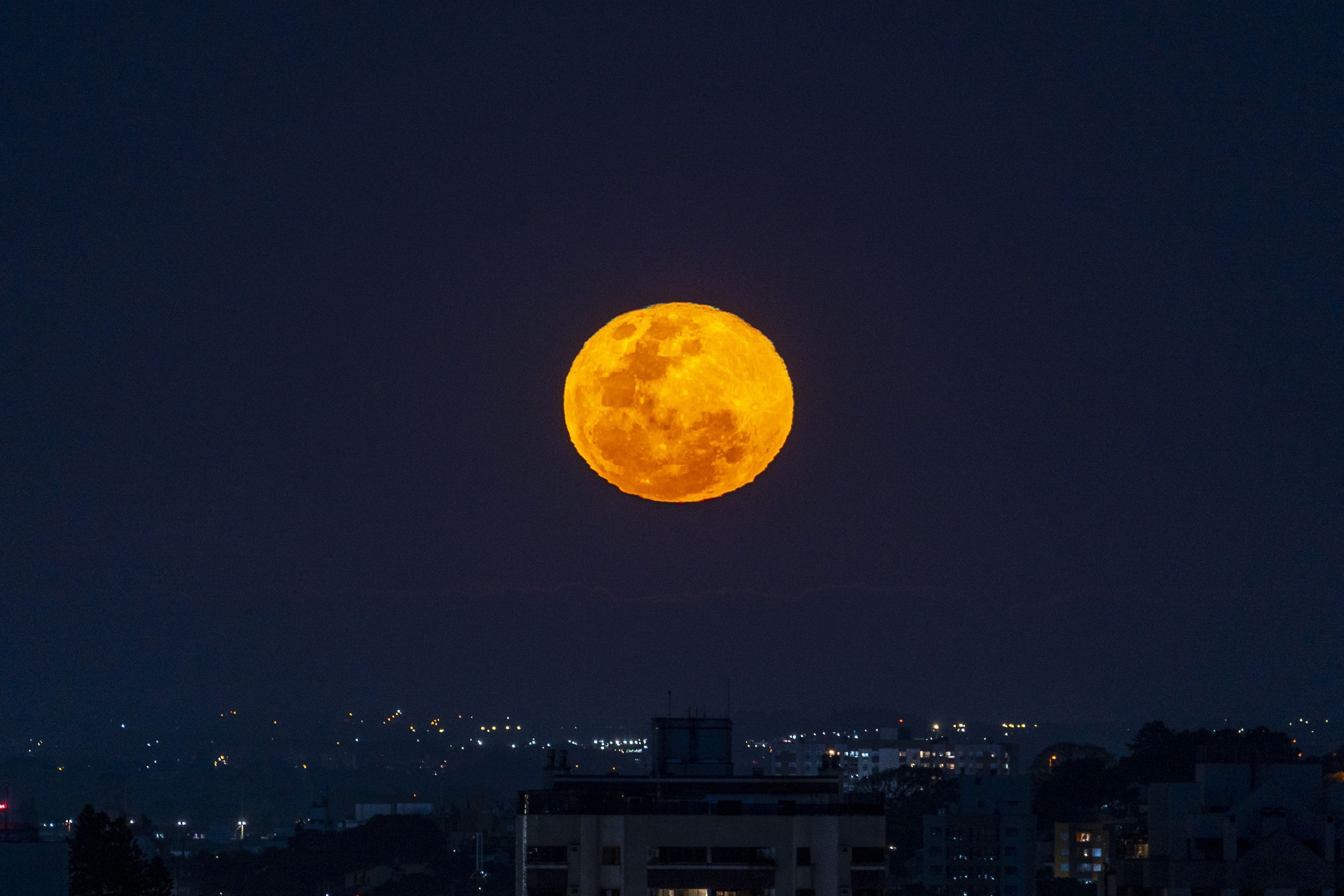 O que é a Superlua? Saiba tudo sobre fenômeno que acontece 3 vezes em ...