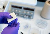 Fio de seda pode transformar roupas em carregadores