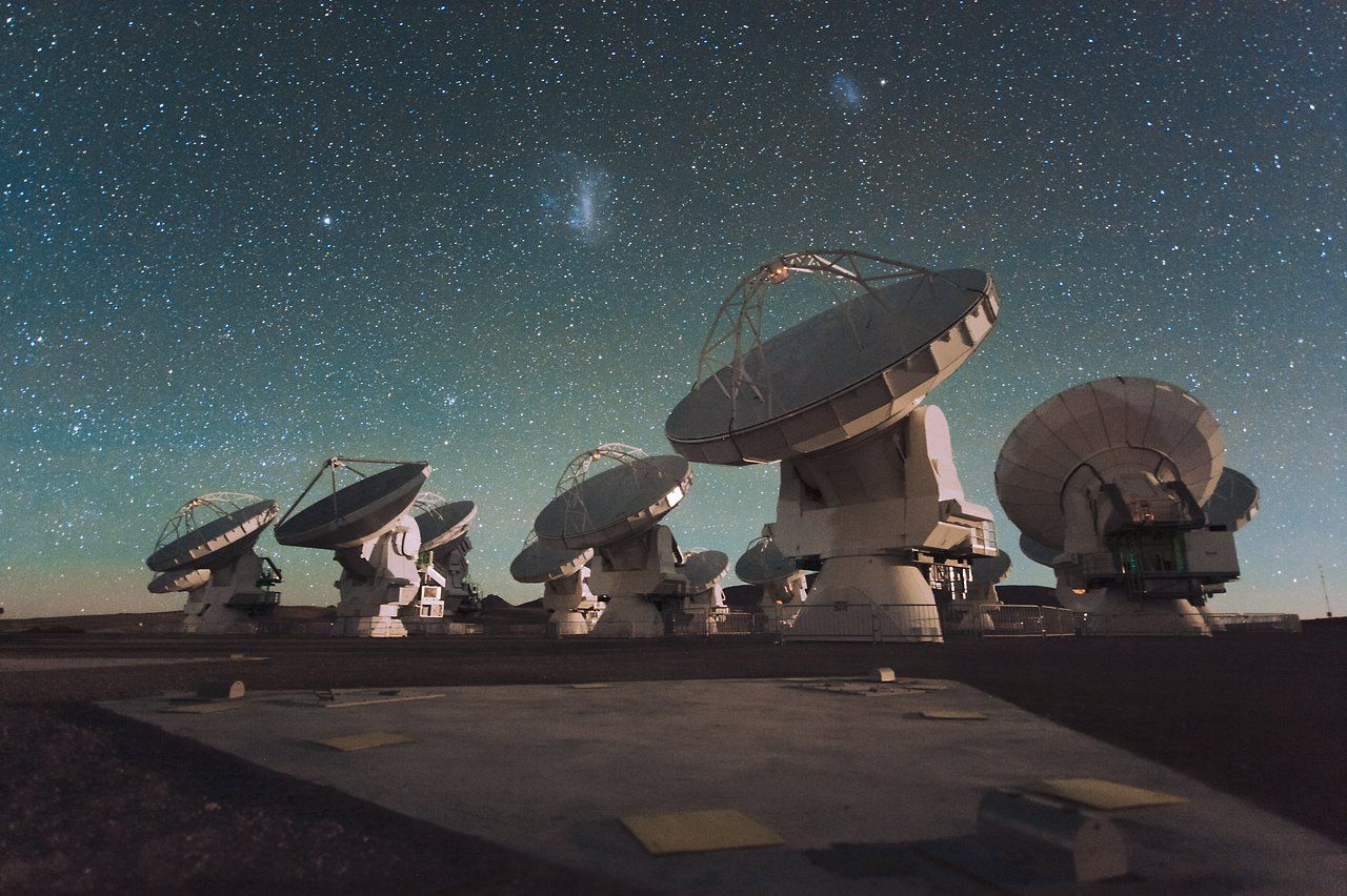 Atacama Large Millimeter/submillimeter Array no Planalto Chajnantor, nos Andes chilenos • ESO/C. Malin