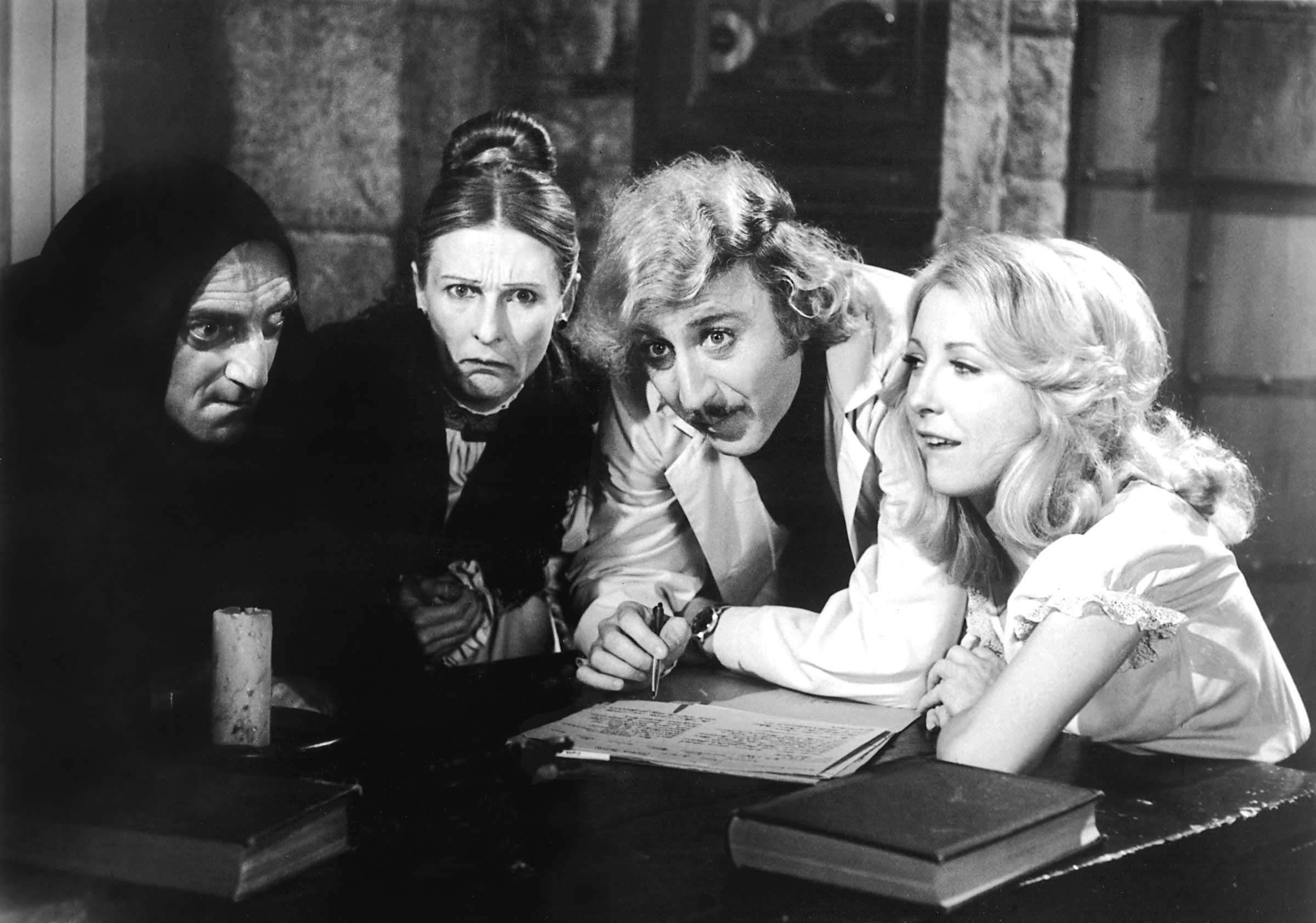 Marty Feldman, Cloris Leachman, Gene Wilder e Teri Garr em "O Jovem Frankenstein" • 20th Century Fox/Everett Collection via CNN Newsource