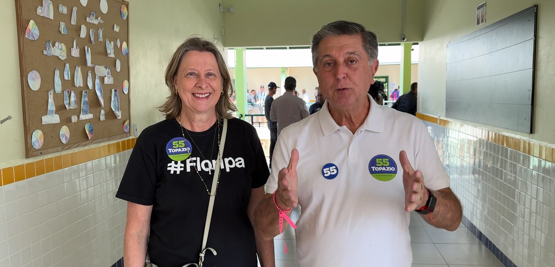 Candidato à reeleição para prefeitura de Florianópolis, Topázio Neto, do PSD, votou em uma escola do bairro Rio Vermelho, no norte da Ilha • Reprodução