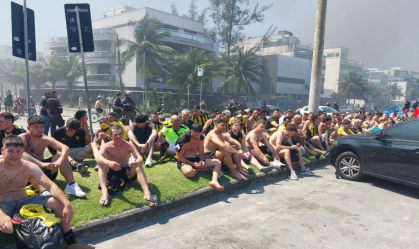 Veja imagens de confronto de torcedores do Peñarol com policiais no RJ
