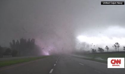 Furacão Milton gerou tornado mais forte a partir de sistema tropical na Flórida em 50 anos