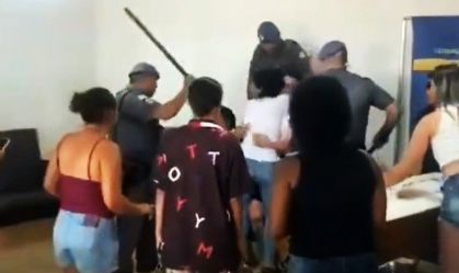 Vídeo: Ação policial acaba em confusão durante velório no interior de São Paulo
