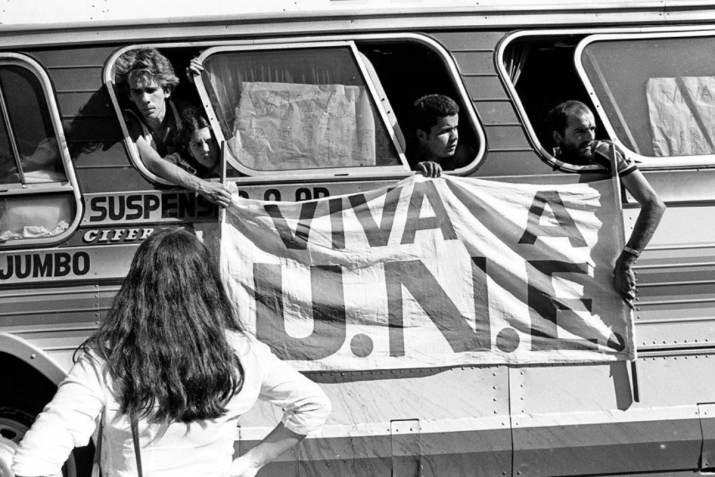 Estudantes da UNE viajam para Brasília para se unir ao Movimento DIretas Já, nos anos 80 • Divulgação/UNE