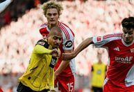 Bayer Leverkusen e Borussia Dortmund tropeçam, e Bayern pode ampliar liderança
