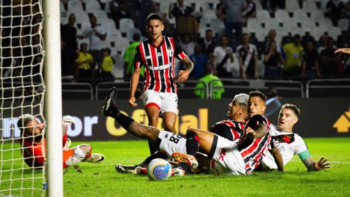 Lance de Vasco x São Paulo pelo 1º turno do Brasileirão