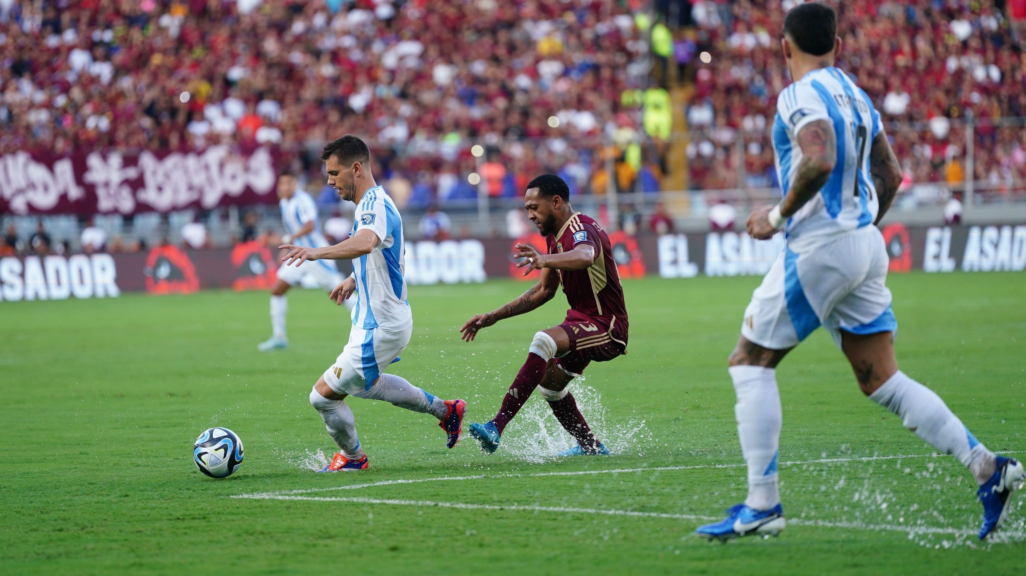Lance de Venezuela x Argentina pelas Eliminatórias