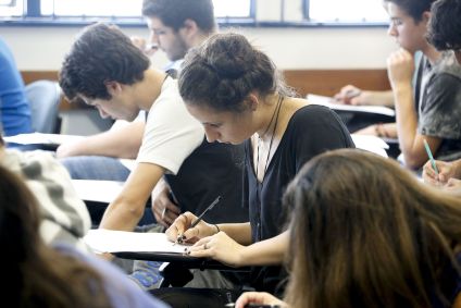 Estudante fazendo vestibular