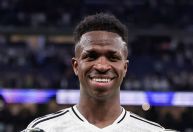Ídolo do Real Madrid compara Vini Jr. a Pelé após show na Champions