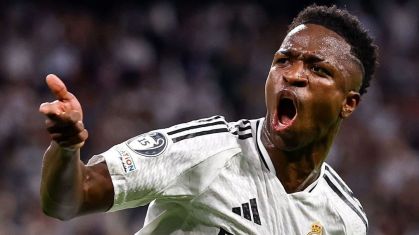 Vinícius Jr. comemora um de seus três gols na vitória do Real Madrid sobre o Borussia Dortmund