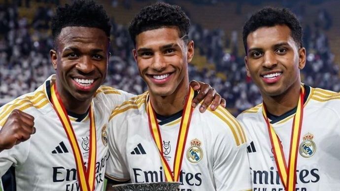 Vinicius Tobias junto de Vini Jr. e Rodrygo no Real Madrid