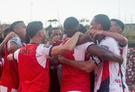 Com gol no fim, Vitória vence o Fluminense e respira no Campeonato Brasileiro