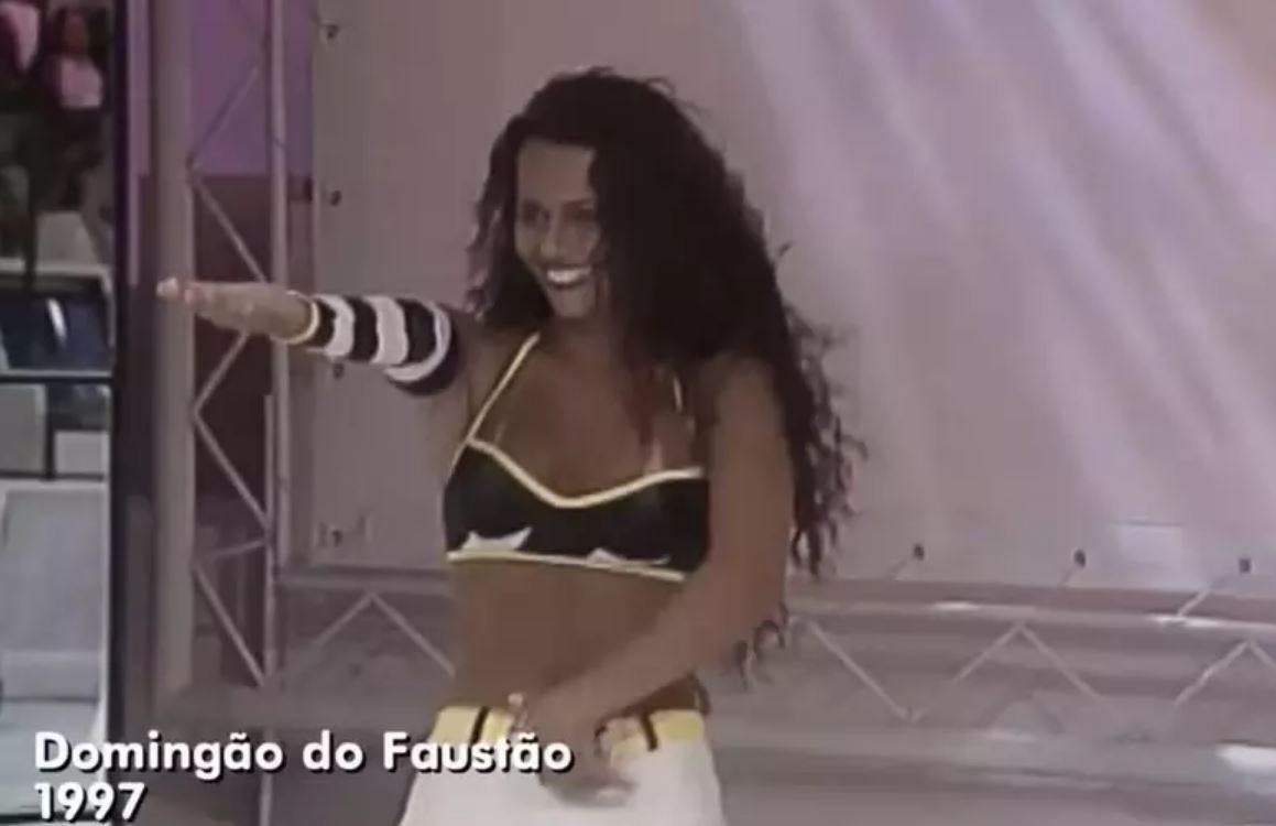 Viviane Araújo no concurso do grupo É o Tchan • Reprodução/Globo