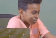 Yamal, aos 11 anos, reagindo aos lances de Ronaldinho; veja vídeo