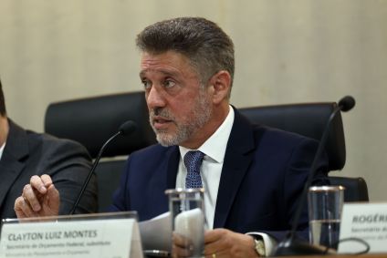O secretário de Orçamento Federal, Clayton Montes fala durante entrevista coletiva para detalhar a proposta de orçamento da União de 2025, enviada ao Congresso Nacional na última sexta-feira (30)