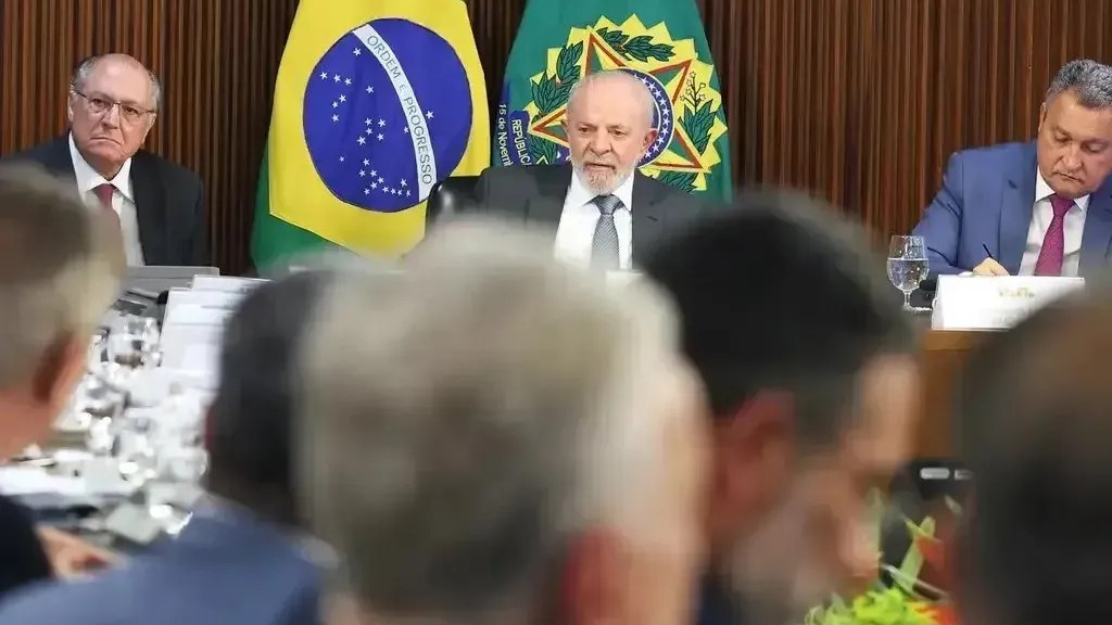 Brasília (DF), 31/10/2024 - Presidente da República, Luiz Inácio Lula da Silva, acompanhado do vice-presidente da República Geraldo Alckimin e o ministro da Casa Civil durante reunião com ministros e governadores