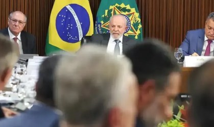 Brasília (DF), 31/10/2024 - Presidente da República, Luiz Inácio Lula da Silva, acompanhado do vice-presidente da República Geraldo Alckimin e o ministro da Casa Civil durante reunião com ministros e governadores