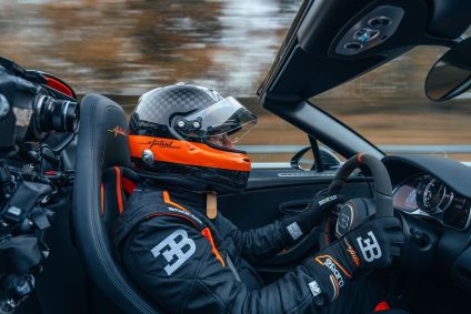 O piloto oficial da Bugatti, Andy Wallace