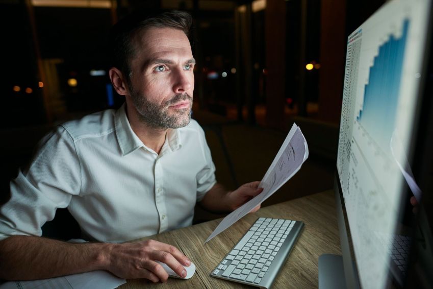 Luke Durant descobriu o maior número primo conhecido "usando as sobras da big tech" • gpointstudio/Freepik