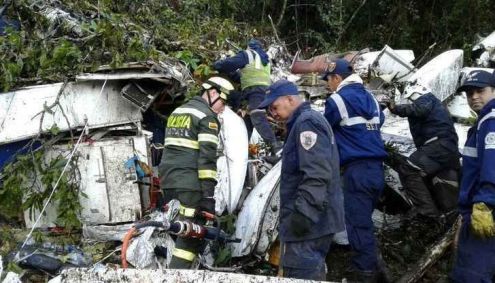 Avião que transportava a delegação da Chapecoense caiu minutos antes da aterrisagem em Medelín, na Colômbia