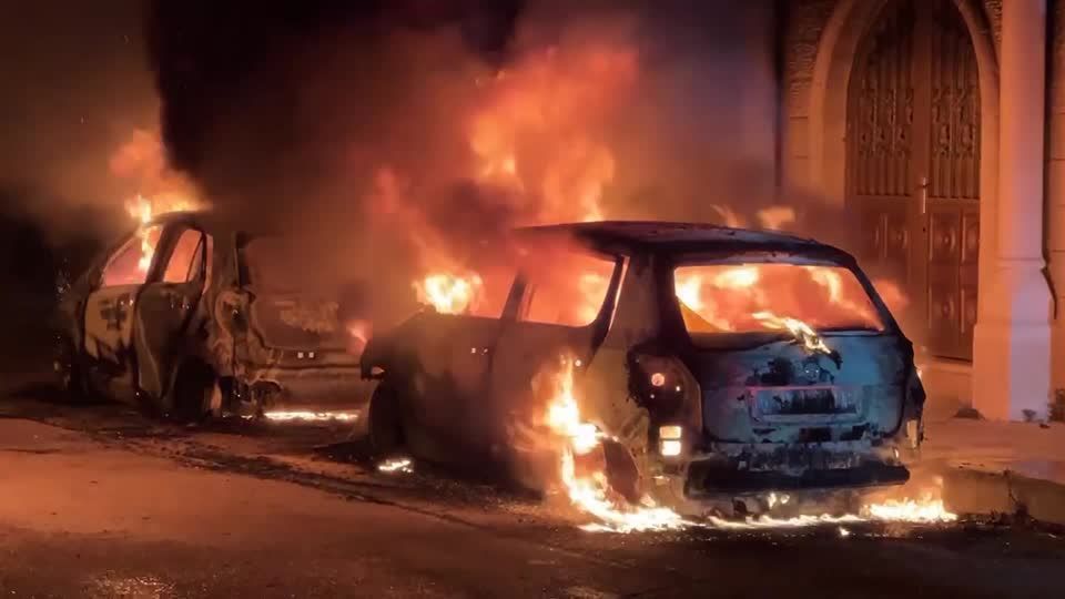 Israeli settlers set fire to vehicles in West Bank neighborhood - eyewitnesses say