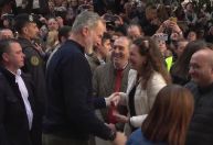 Rei e rainha da Espanha visitam vítimas das inundações mortais de Valência