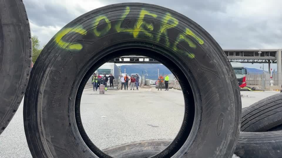 Farmers block France-Spain border in protest against EU-Mercosur deal