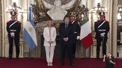 Giorgia Meloni, primeira-ministra da Itália, e Javier Milei, presidente da Argentina em Buenos Aires