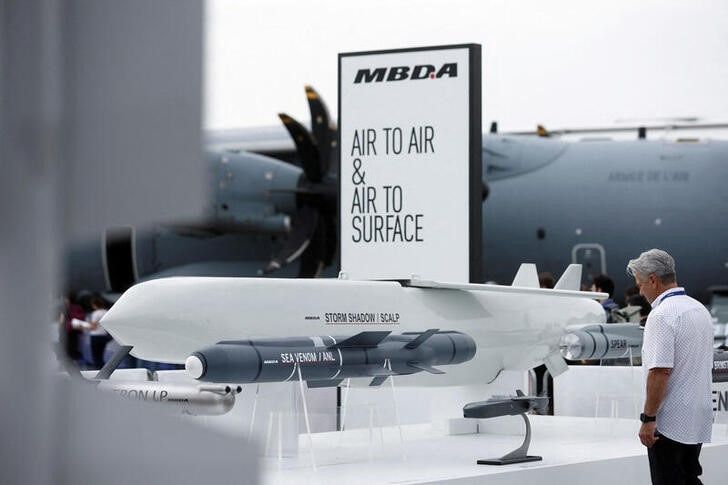 Míssil de cruzeiro Storm Shadow/SCALP de longo alcance  fabricado pela MBDA, retratado no 54º Show Aéreo Internacional de Paris no Aeroporto Le Bourget, perto de Paris, França