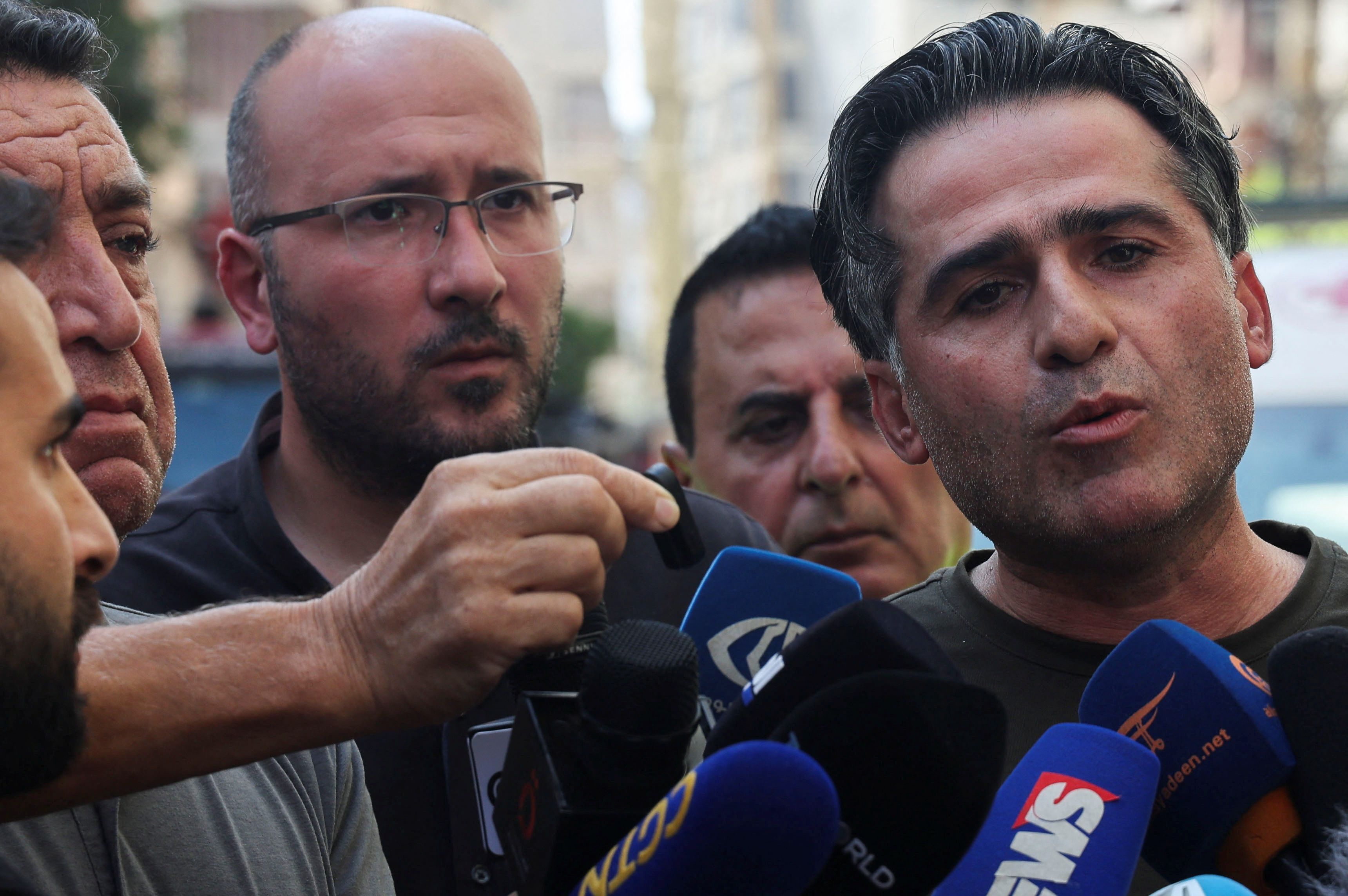 Ministro dos Transportes do Líbano, Ali Hamieh, fala à imprensa em Beirute