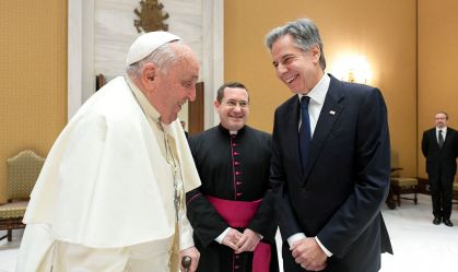 Blinken elogia trabalho do papa Francisco pelos direitos LGBT+