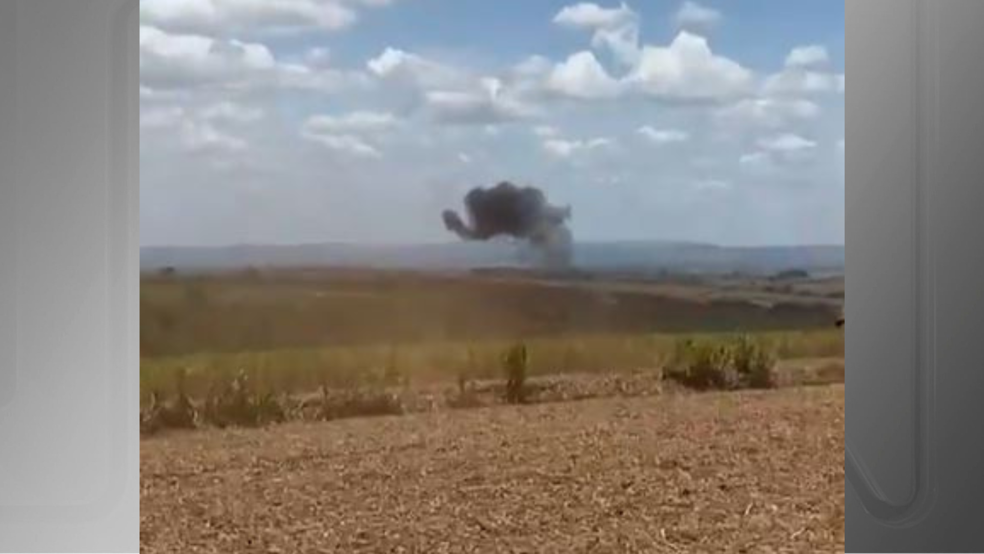 Avião da FAB cai no interior de SP após colidir com outra aeronave