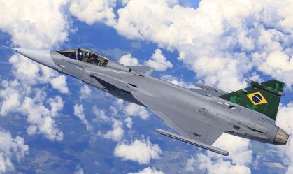 Saiba como são os caças Gripen que o Brasil comprou, mas que vão atrasar para chegar