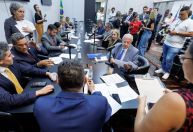 Entenda os próximos passos do projeto que proíbe uso total de celulares em escolas em SP