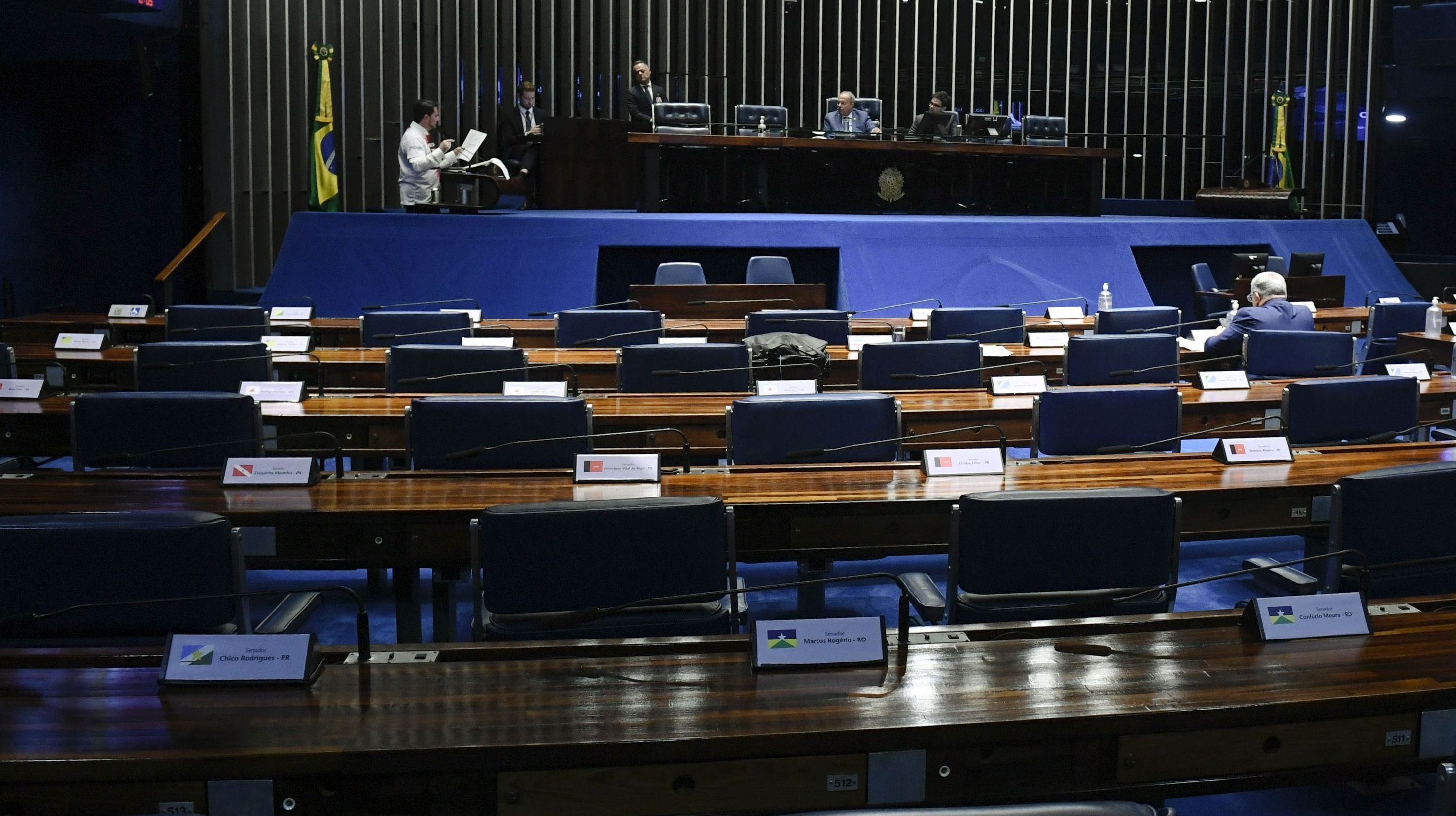 Plenário do Senado Federal durante sessão não deliberativa. Período do expediente. Em discurso, à tribuna, senador Marcos do Val (Podemos-ES). Mesa: 3º secretário da Mesa do Senado Federal, senador Chico Rodrigues (PSB-RR); secretário desta dessão. Foto: Jefferson Rudy/Agência Senado