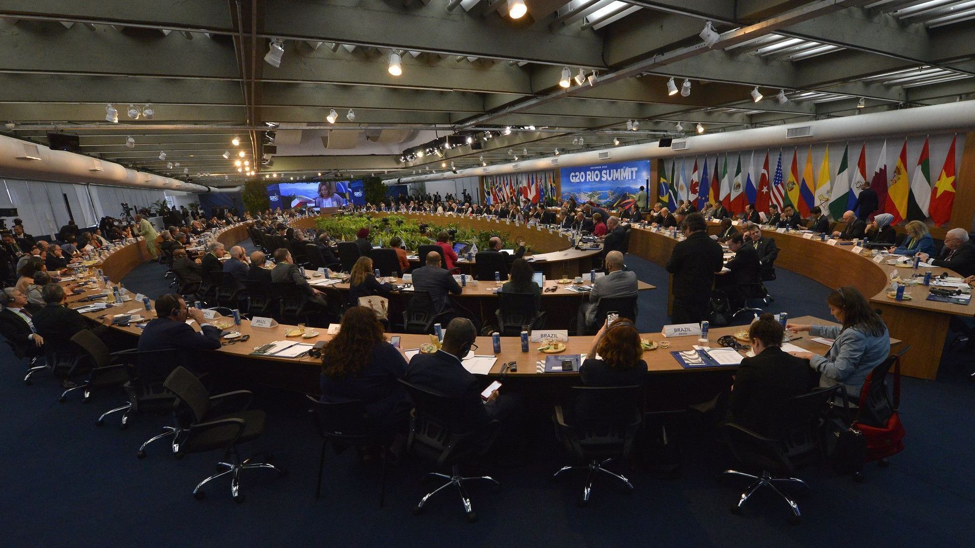 Mesa de discussões da Cúpula do G20 no Rio de Janeiro