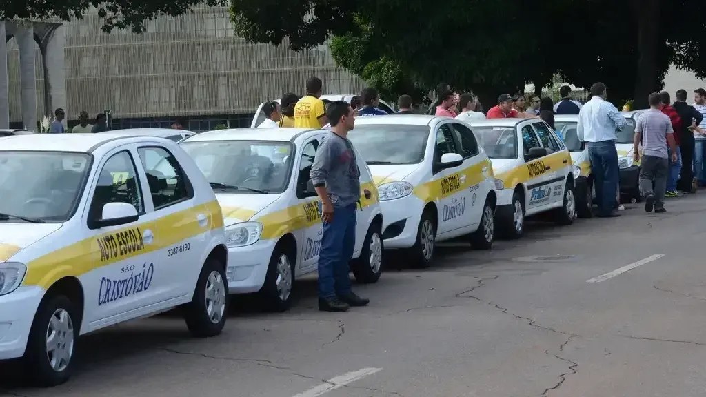 Proprietários de autoescolas organizam manifestação na Esplanada dos Ministérios contra resolução do Detran que obriga o uso de simuladores em aulas de direção