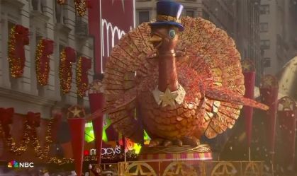 Parada anual do Dia de Ação de Graças da Macy’s percorre as ruas de Nova York